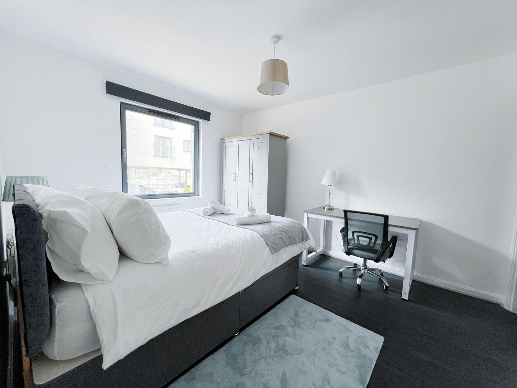 Comfort Seaside Two-Bedroom Apt Суонси Экстерьер фото