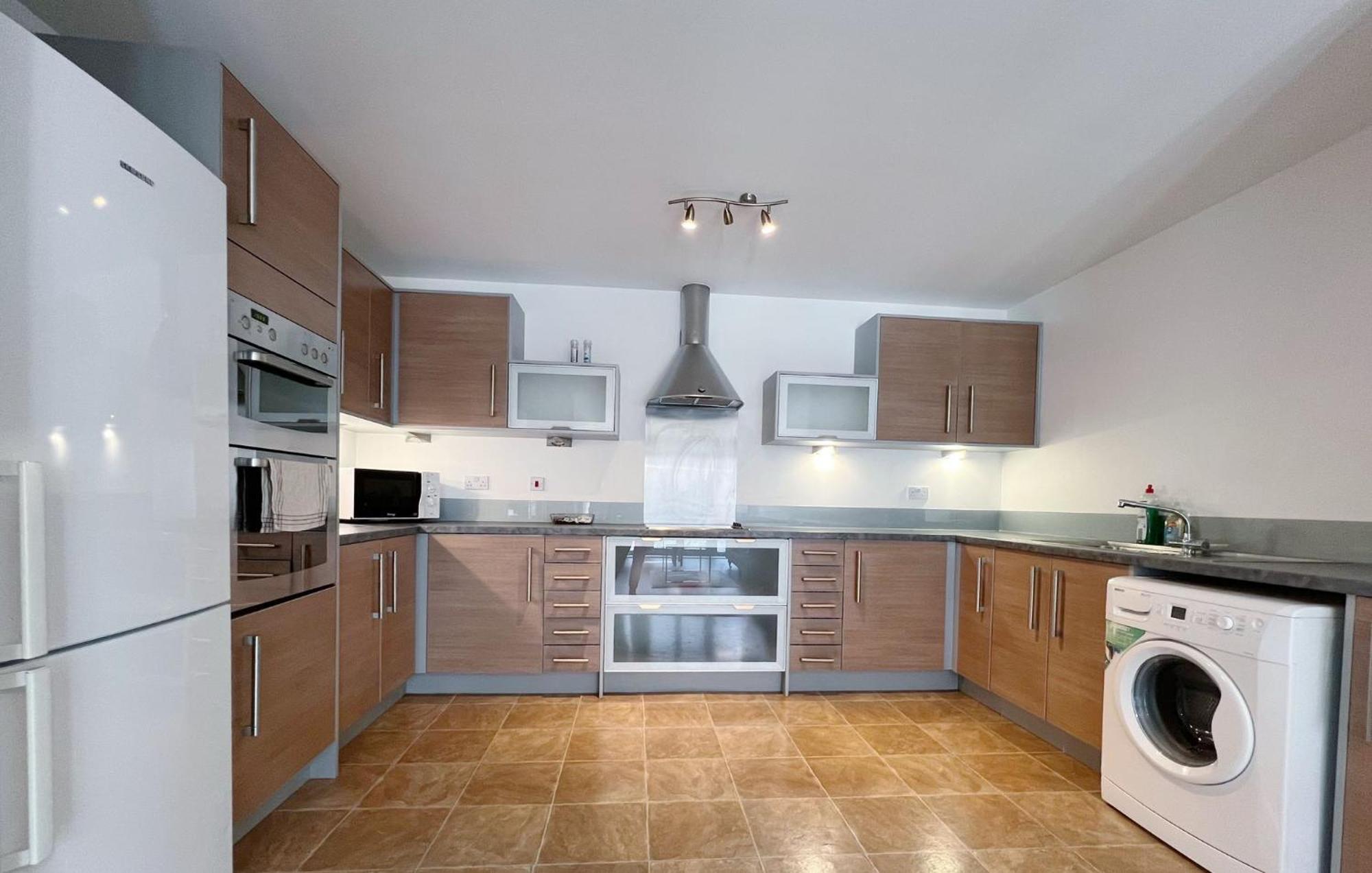Comfort Seaside Two-Bedroom Apt Суонси Экстерьер фото
